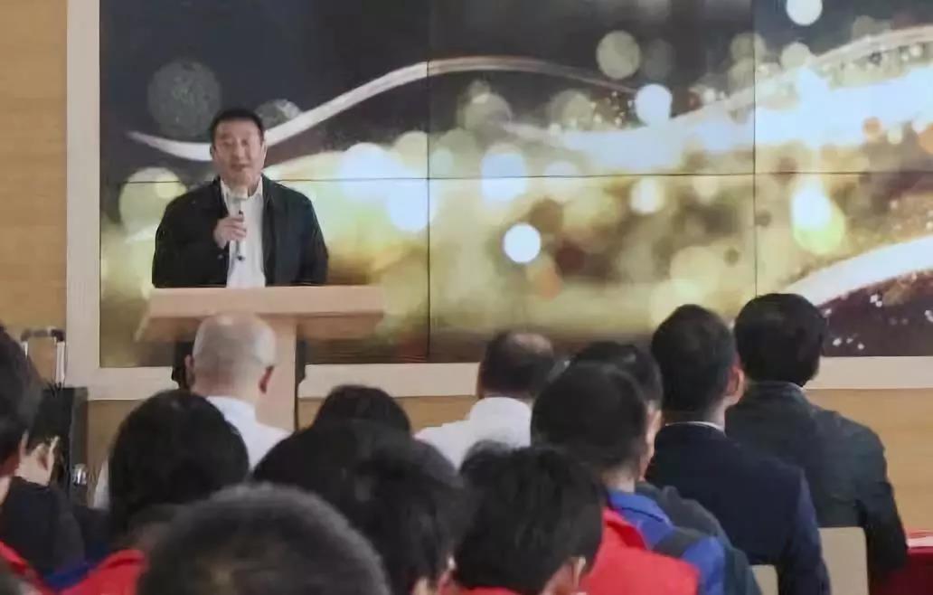 有色金属工业人才中心党委书记、总经理谢承杰致辞